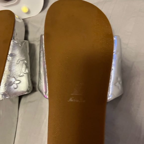 Louis Vuitton silver shoes/sandals - Picture 7 of 15